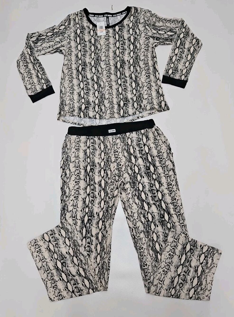 Steve Madden Woman's 2 Piece Pajama Set Size Medium Color Soft Snake New